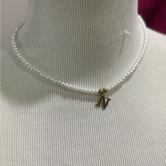 Jewelry - Elegant Pearl Necklace with Gold Accent